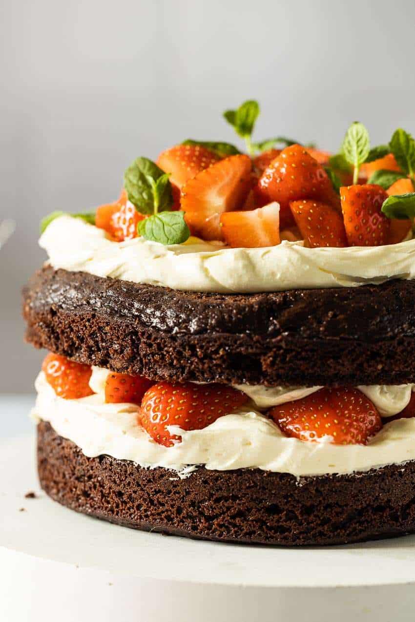 Chocolate cake with strawberries