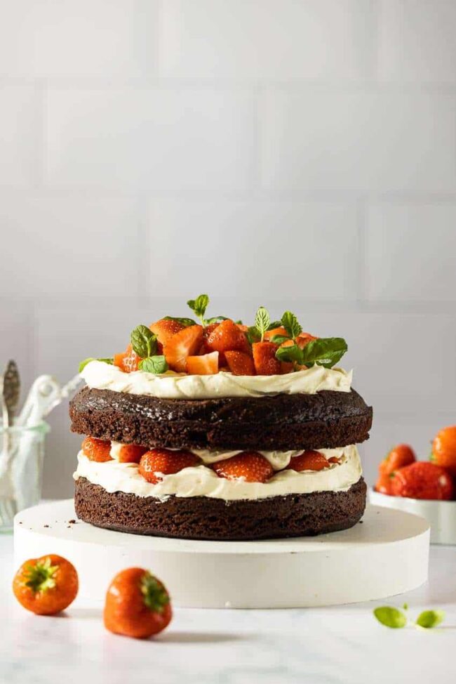 Chocolate cake with strawberries