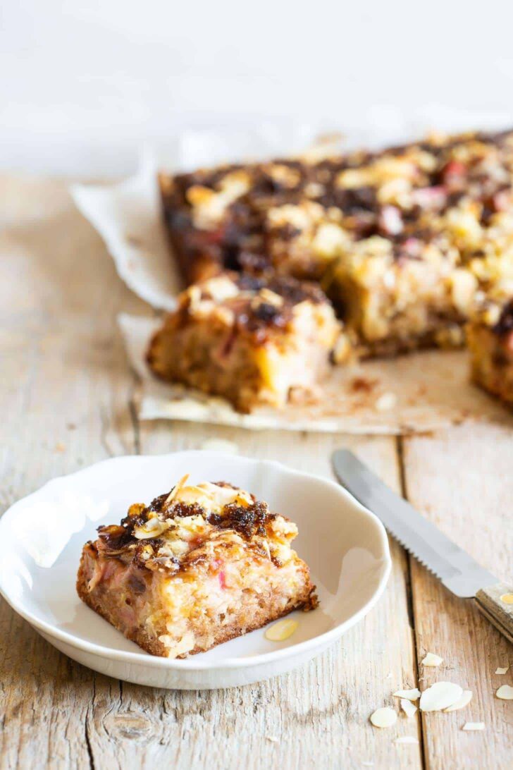 Rhubarb hazelnut cake