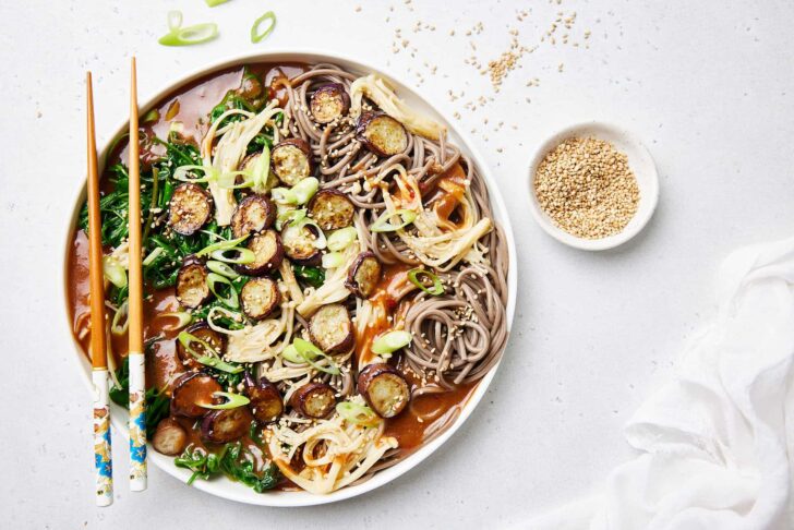 Noodles with purslane
