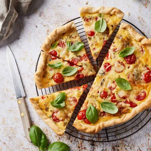 Savory tart with tomatoes