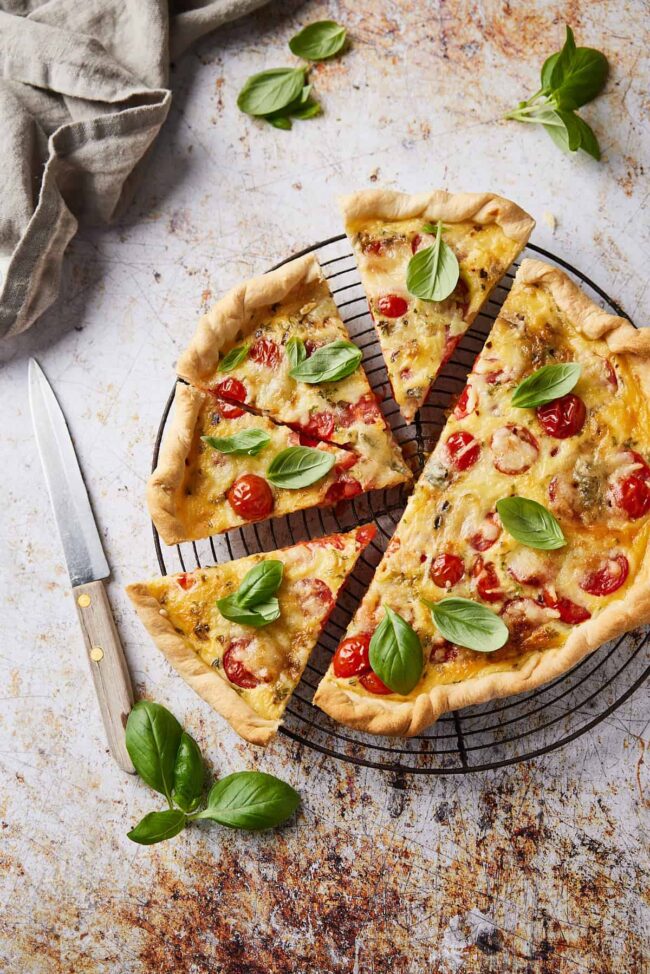 Savory tart with tomatoes