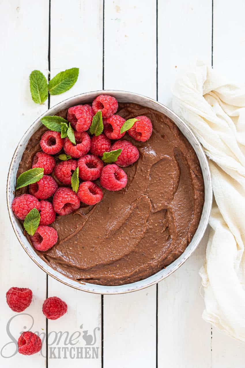 Avocado chocolate mousse with dates