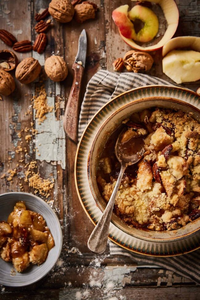 apple crumble with walnuts