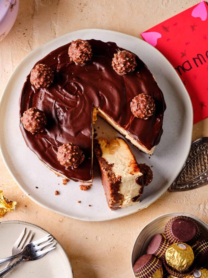 No bake cheesecake with ferrero rocher