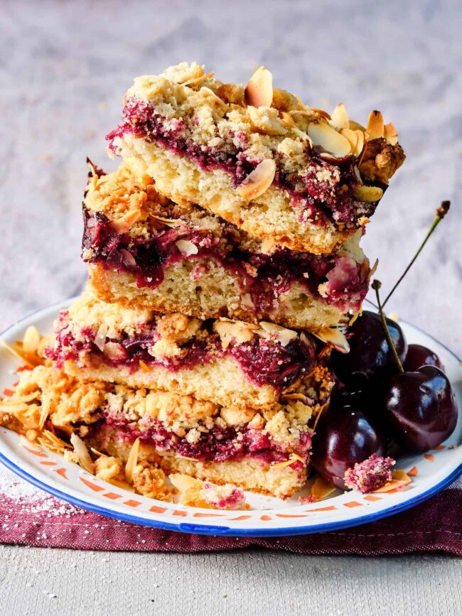 cherry crumble pie