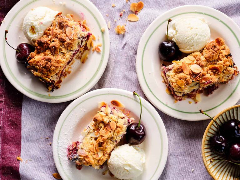 cherry crumble pie