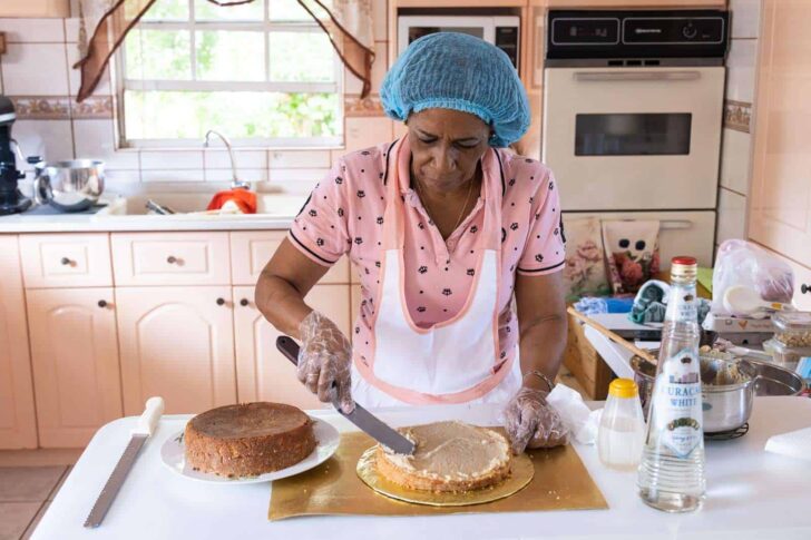 Spreading the filling on top