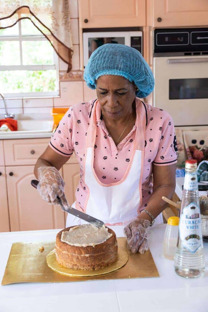 Spreading the filling on the second layer