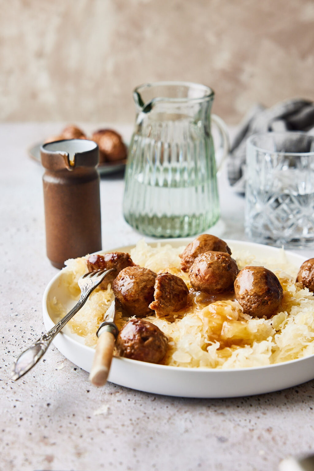 Sauerkraut with meatballs