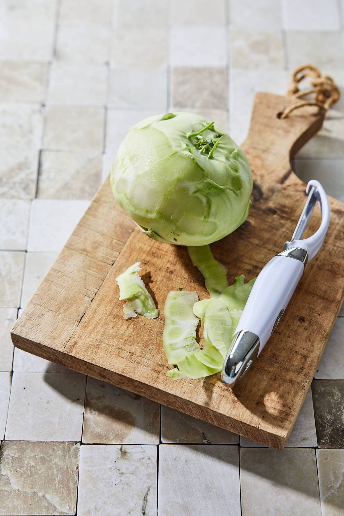 Cleaning kohlrabi