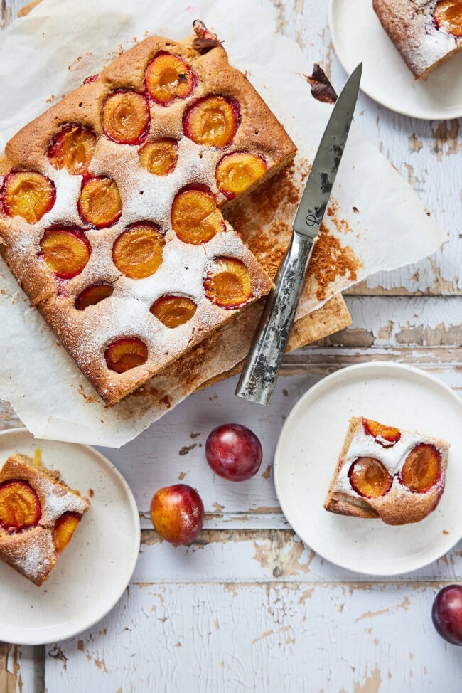 Plum sheet cake with plates