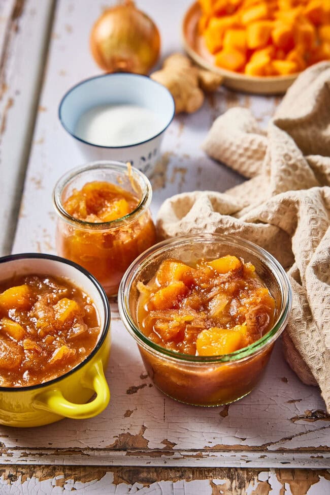 Pumpkin chutney with apple